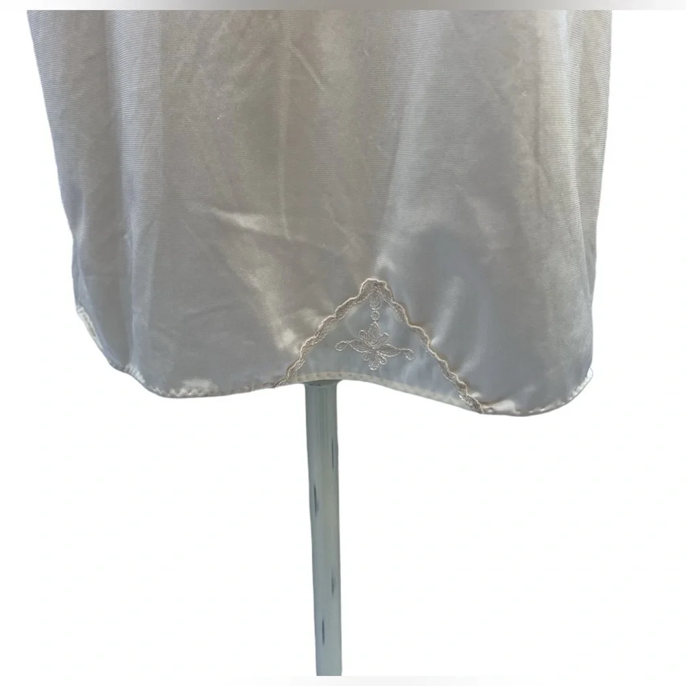 Vintage Grand Design Slip Size 32 - Picture 6 of 9